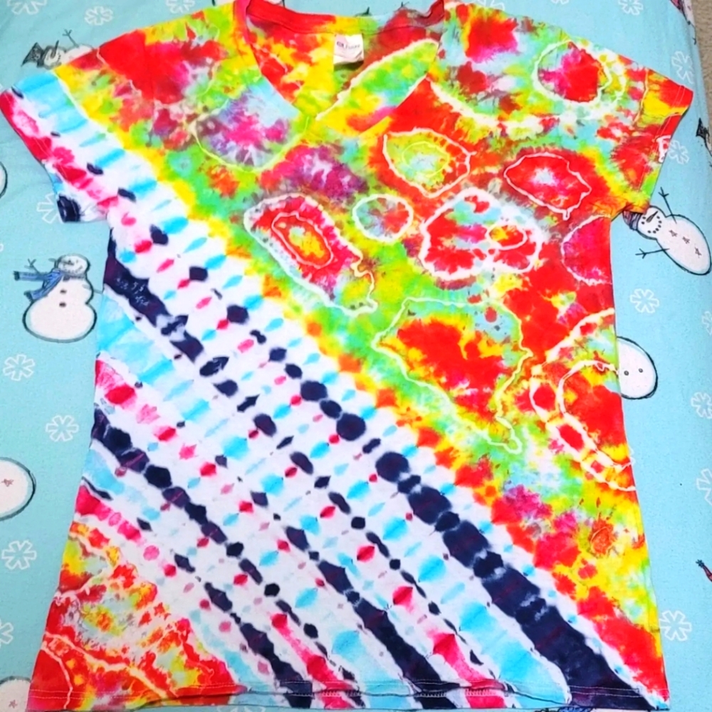 V neck tiedye shirt